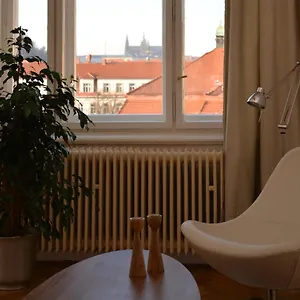 https://beautiful-view-on-the-prague-castle-close-to-the-centre.praguehotelsweb.com